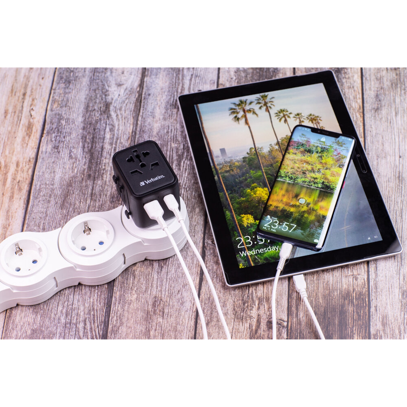 Verbatim UTA-02 Universal Travel Adapter with 1 x USB-C PD 20W / 1 x USB-A QC 3.0